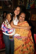 Rupali Ganguly celebrates mother_s day in Metro Cinema on 9th May 2010 (3).JPG